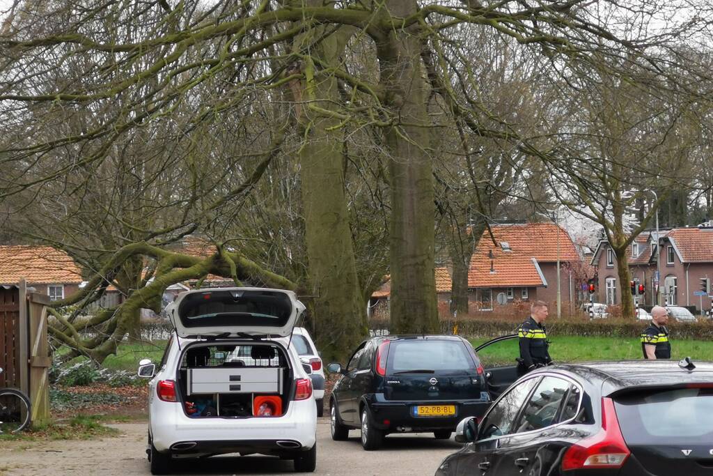 Auto zwaar vernield, persoon gewond