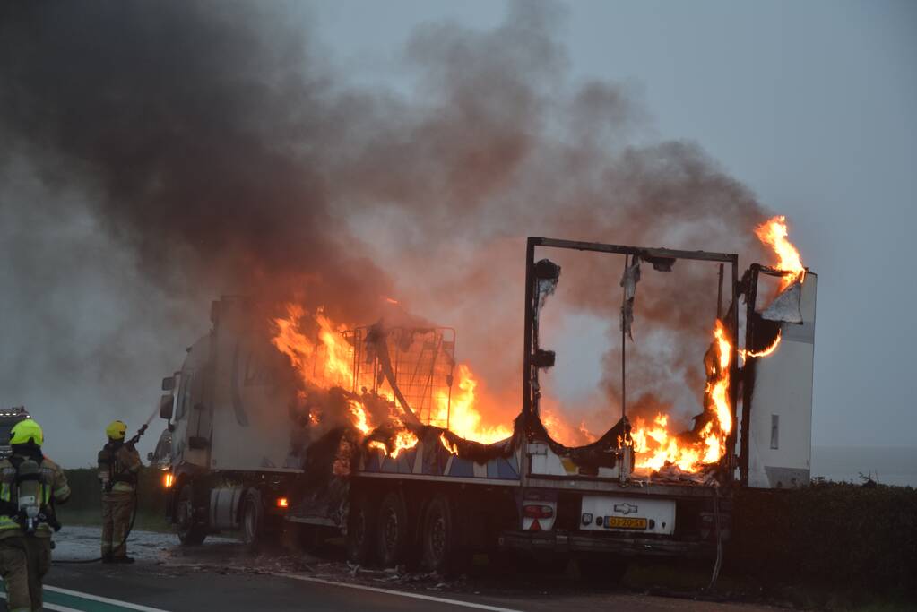 Oplegger volledig uitgebrandt