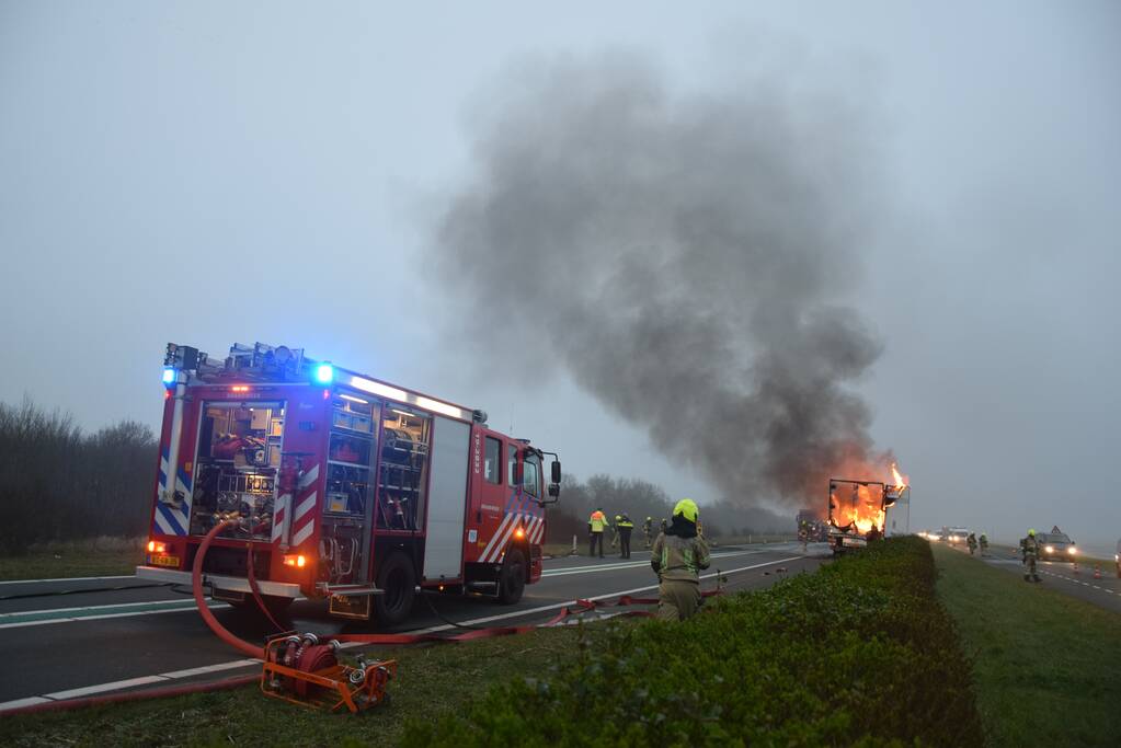 Oplegger volledig uitgebrandt