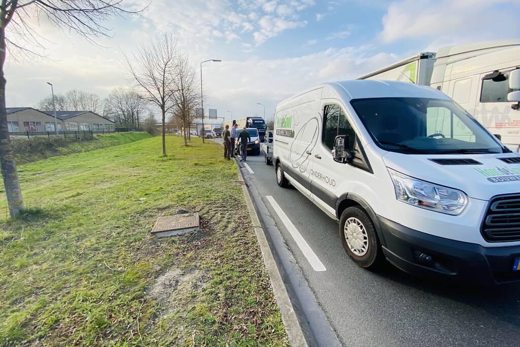 Bestelbussen botsen op elkaar