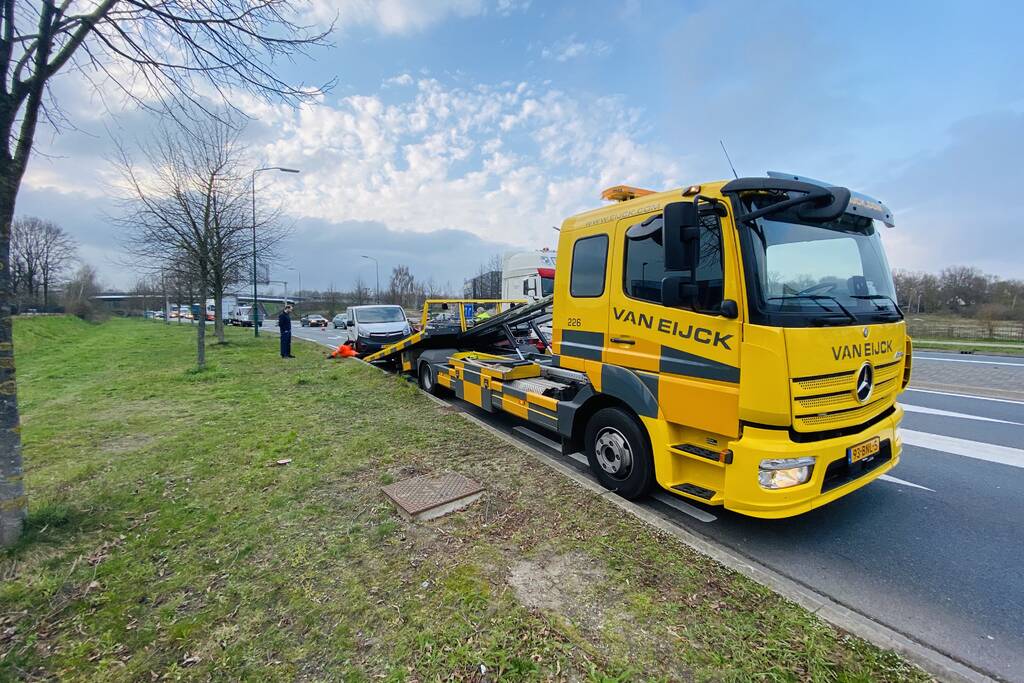 Bestelbussen botsen op elkaar