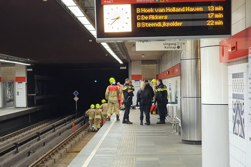Persoon gewond na val op metrorails