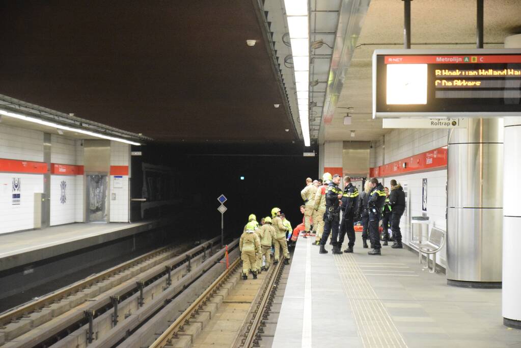 Persoon gewond na val op metrorails