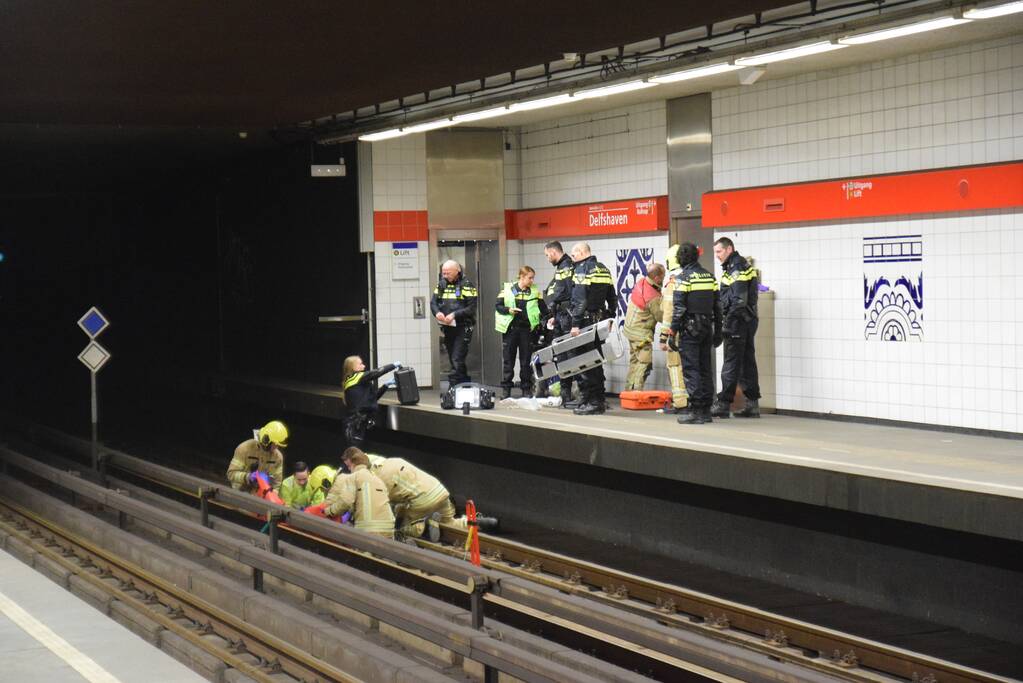Persoon gewond na val op metrorails