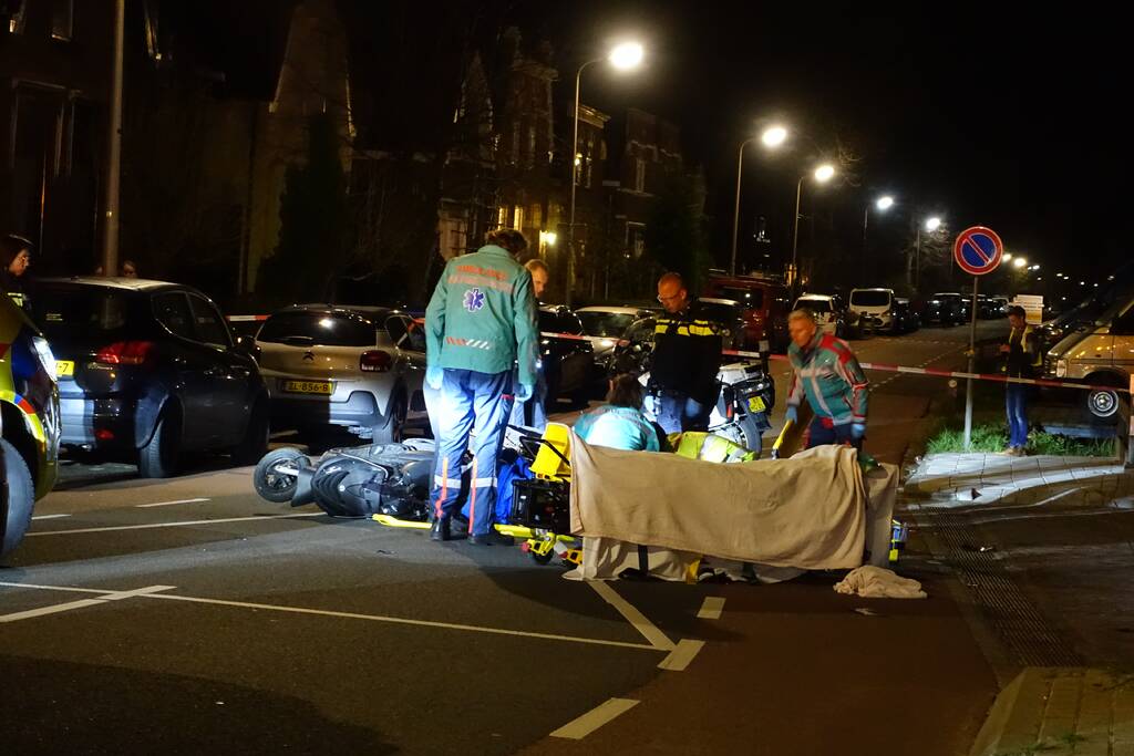 Gewonde na frontale aanrijding tussen twee scooters