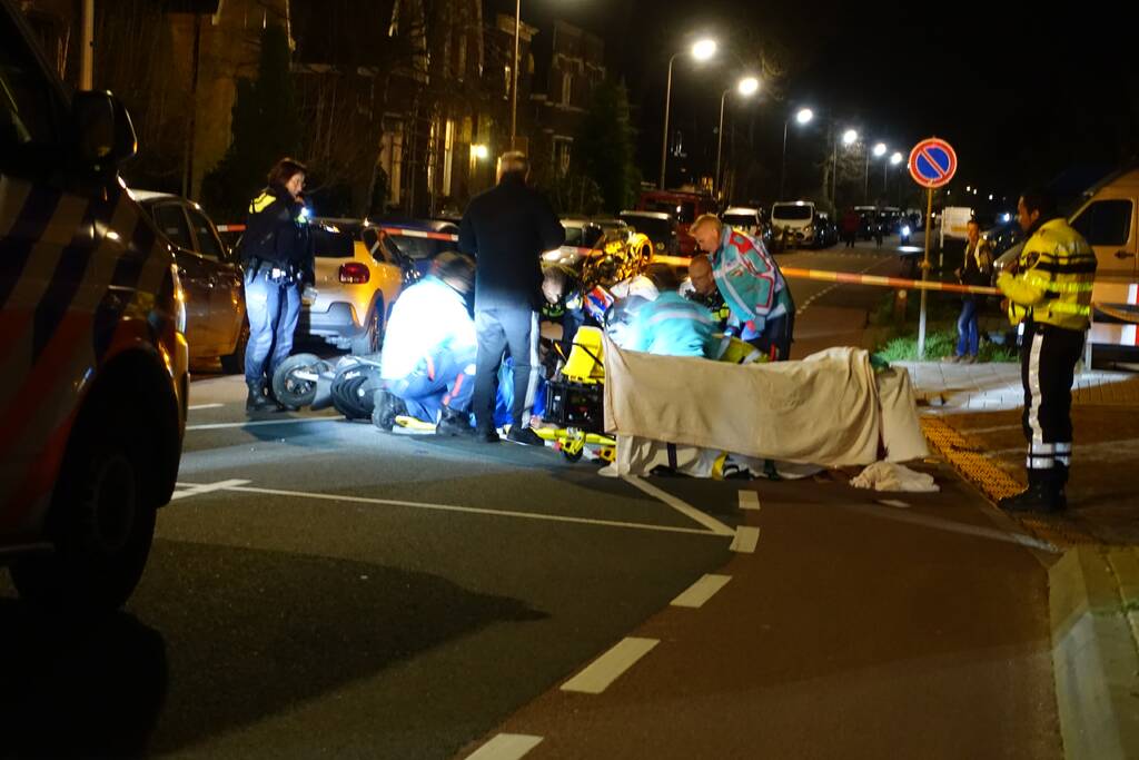 Gewonde na frontale aanrijding tussen twee scooters