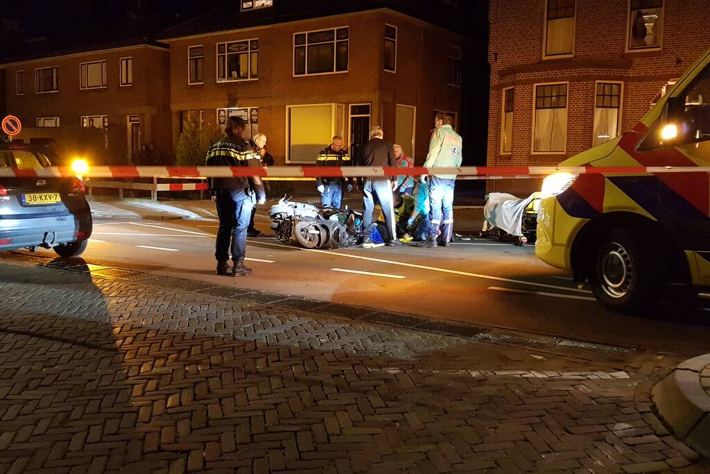 Gewonde na frontale aanrijding tussen twee scooters