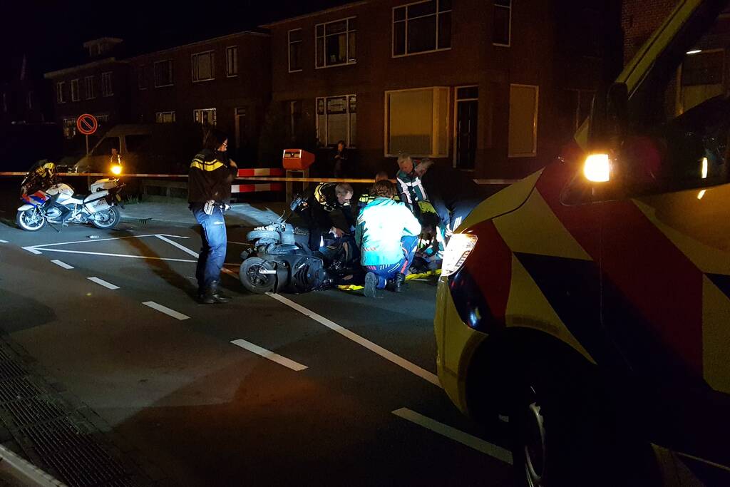 Gewonde na frontale aanrijding tussen twee scooters
