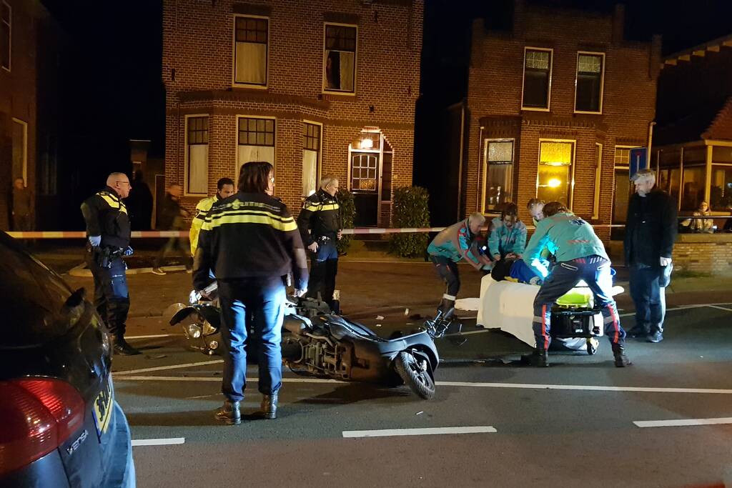 Gewonde na frontale aanrijding tussen twee scooters