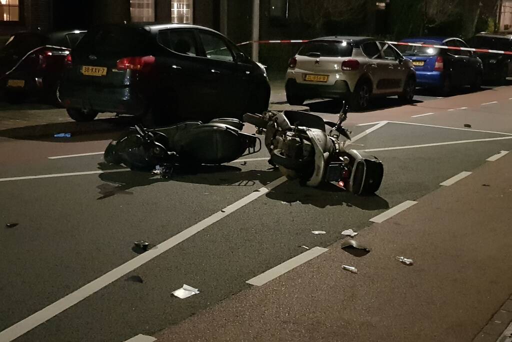 Gewonde na frontale aanrijding tussen twee scooters