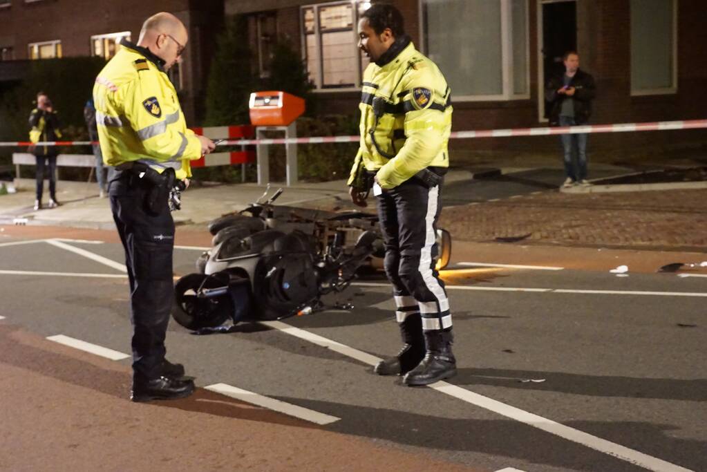 Gewonde na frontale aanrijding tussen twee scooters