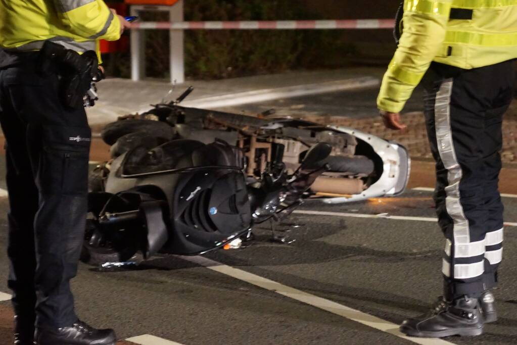 Gewonde na frontale aanrijding tussen twee scooters