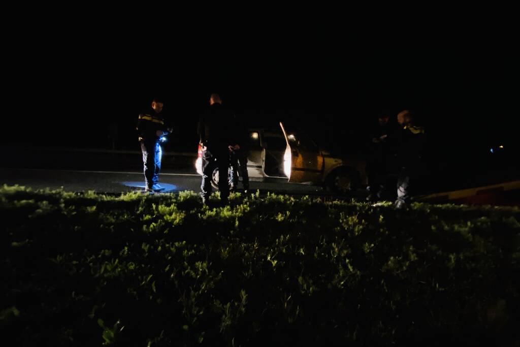 Dronken bestuurder valt in slaap op achterbank