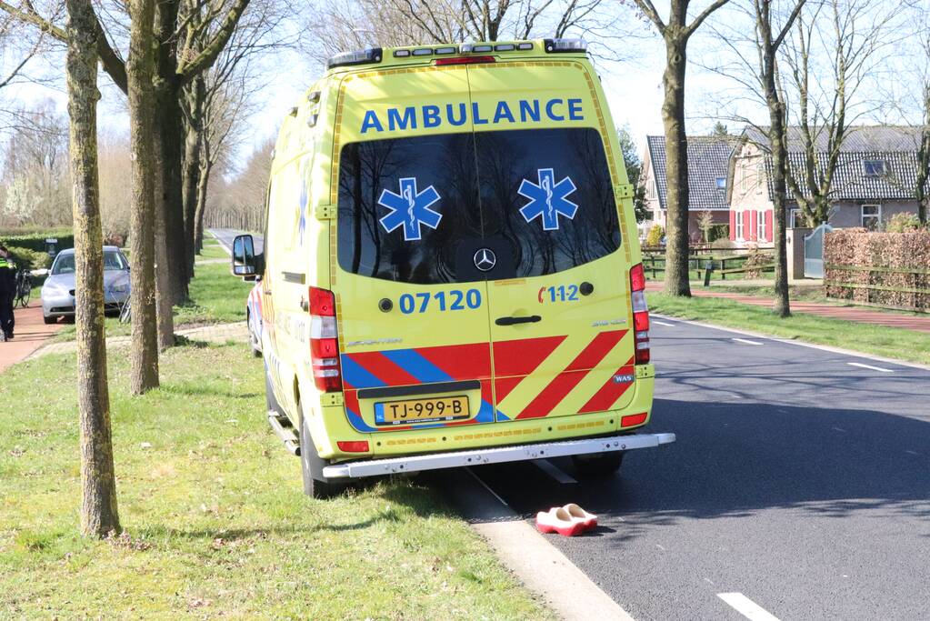 Twee fietsers botsen op fietspad