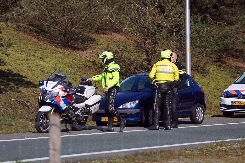 Twee mannen met getrokken wapens aangehouden na achtervolging