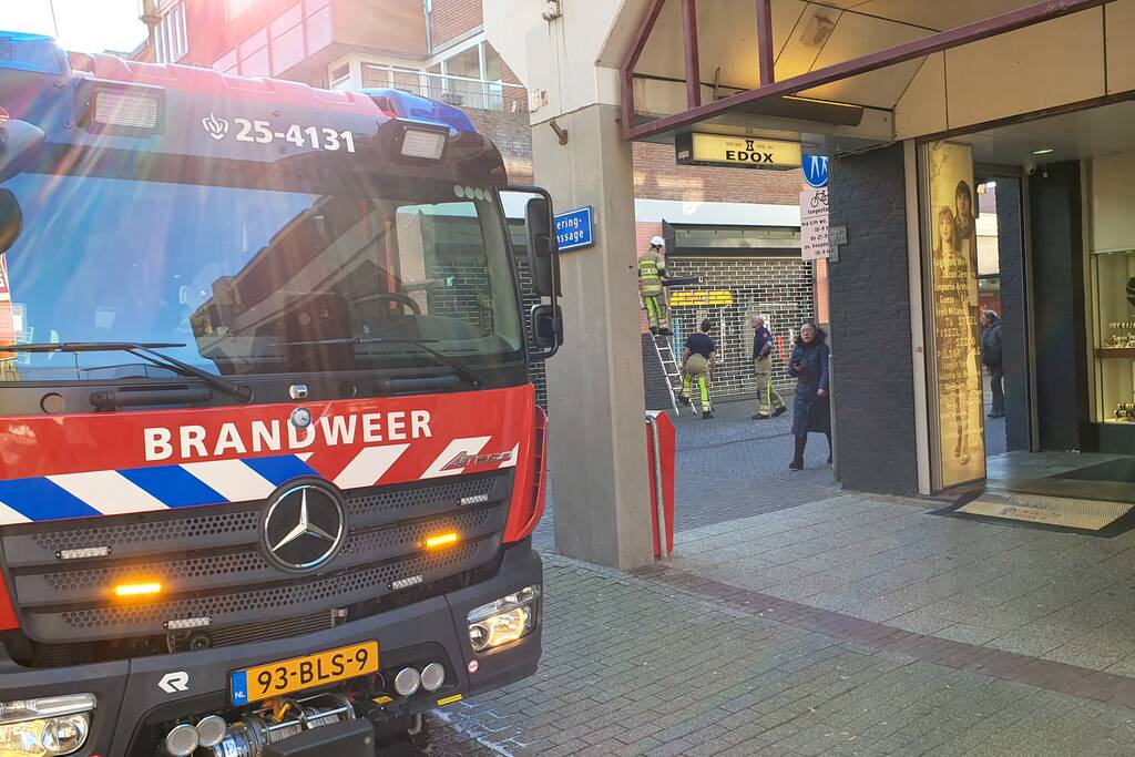 Platen van rolluik voormalige MS mode pand losgeraakt