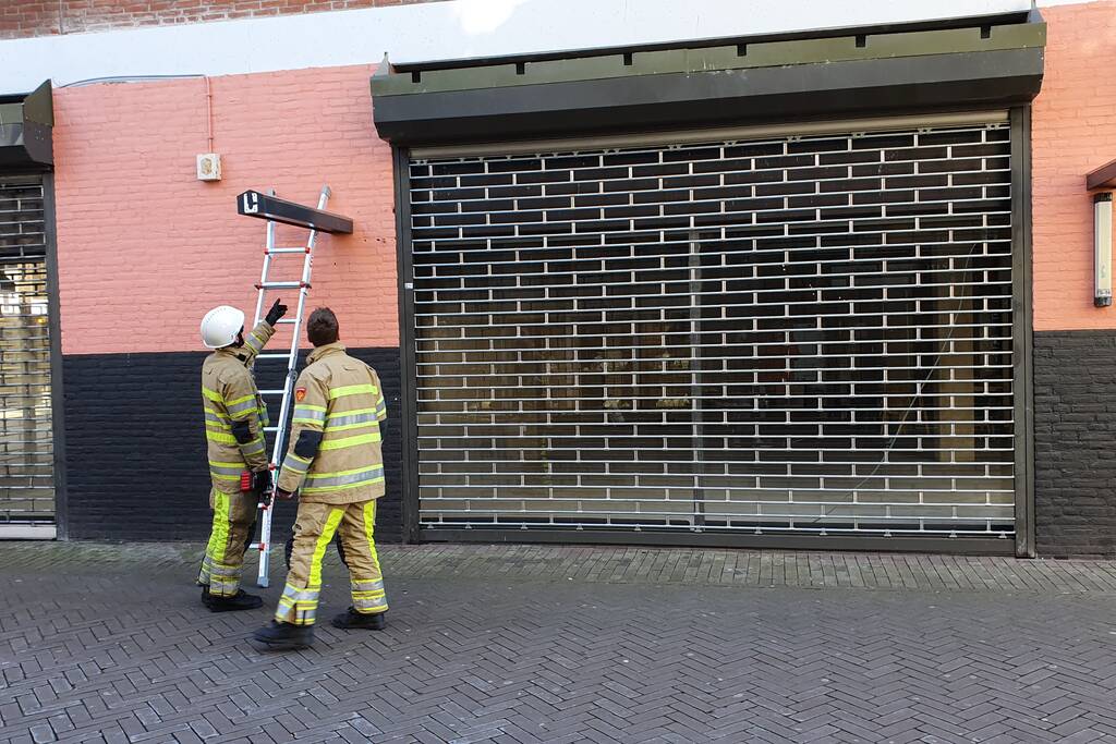 Platen van rolluik voormalige MS mode pand losgeraakt