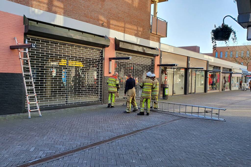 Platen van rolluik voormalige MS mode pand losgeraakt