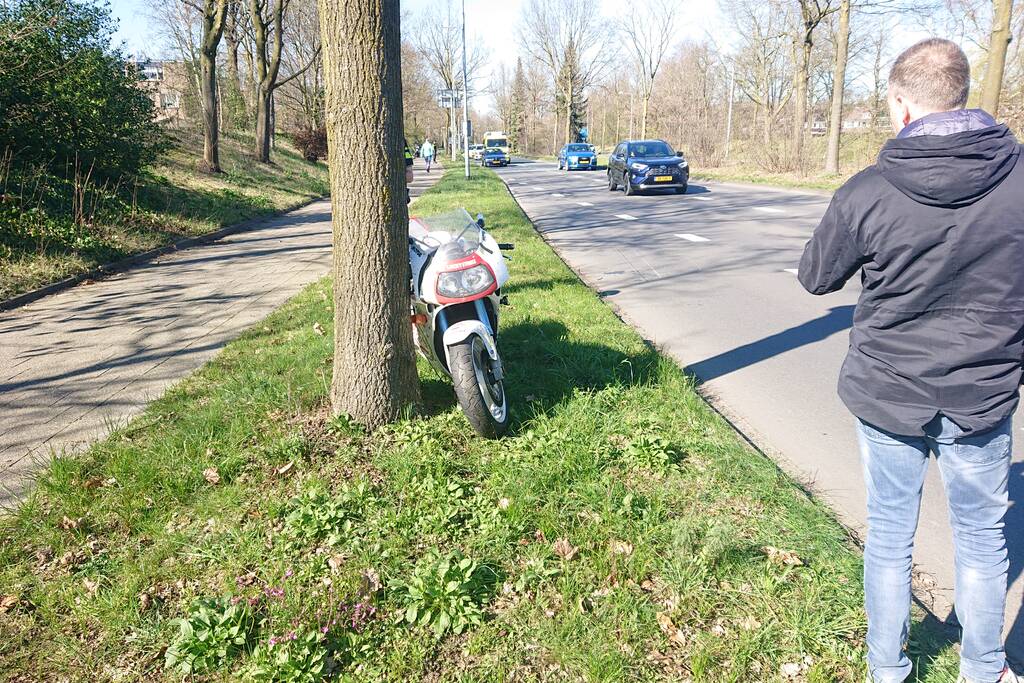 Motorrijder onderuit na schrikreactie