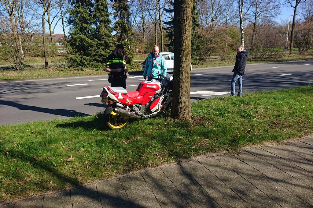 Motorrijder onderuit na schrikreactie