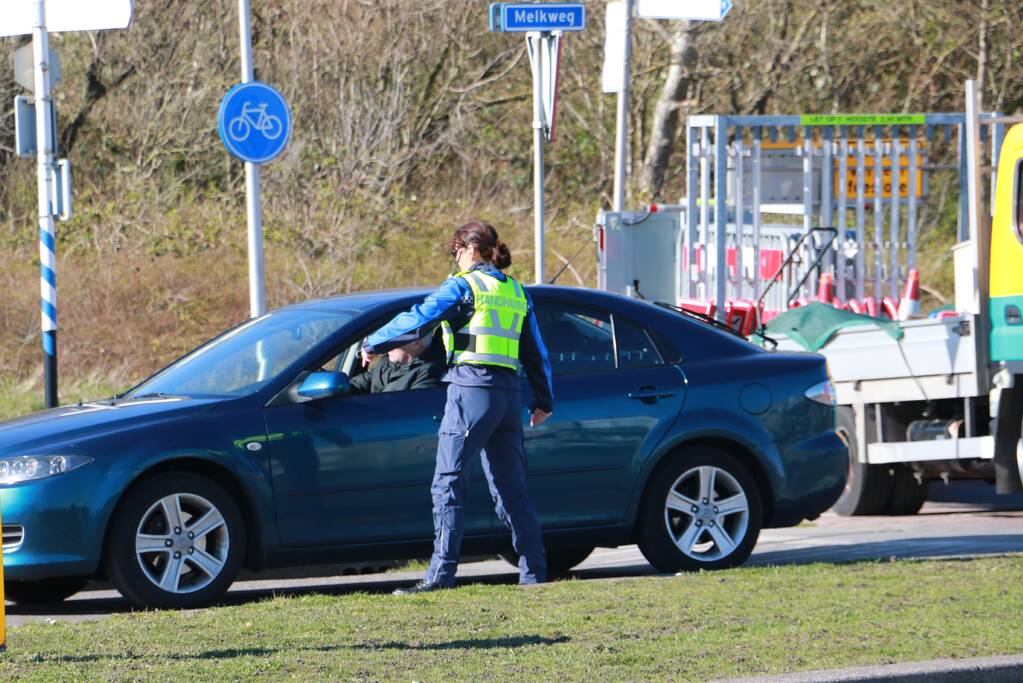 Toegangswegen richting zee op slot door coronavirus