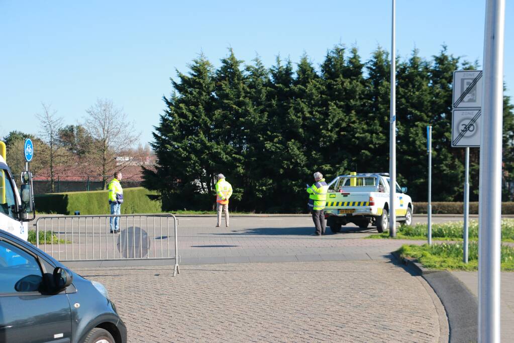 Toegangswegen richting zee op slot door coronavirus