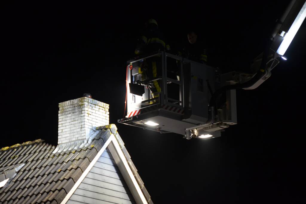 Brand in schoorsteen van woning