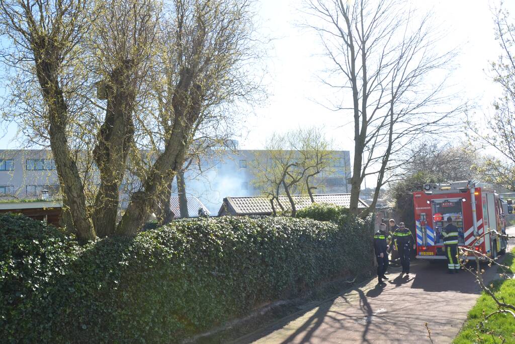 Veel rook bij brand in achtertuin