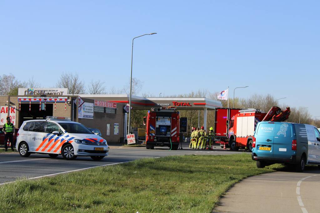 Vrachtwagen ramt bestelbus