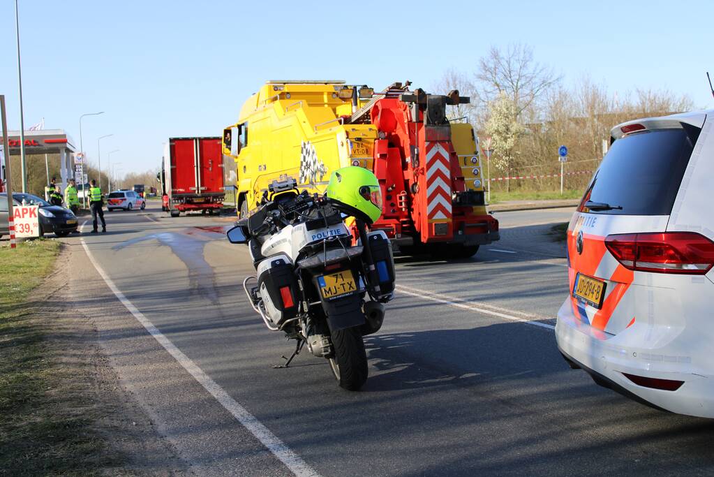 Vrachtwagen ramt bestelbus