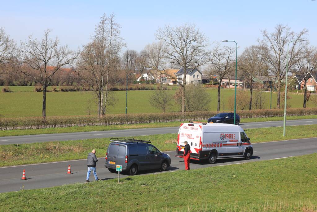 Bestelwagen botst op bestelbus