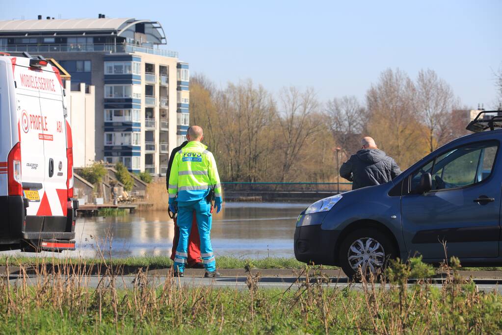 Bestelwagen botst op bestelbus