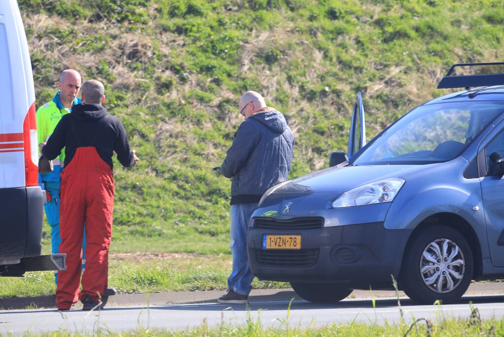 Bestelwagen botst op bestelbus