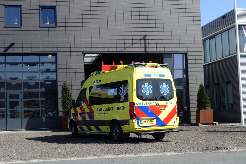 Persoon gewond aan voet bij bedrijfsongeval