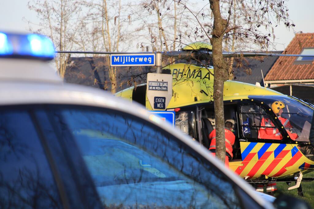 Brommerrijder zwaargewond na aanrijding met trekker