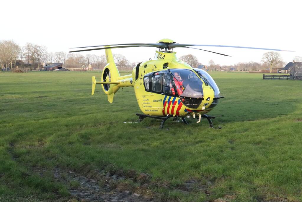 Brommerrijder zwaargewond na aanrijding met trekker