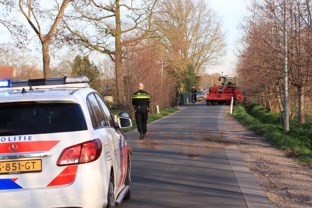 Brommerrijder zwaargewond na aanrijding met trekker