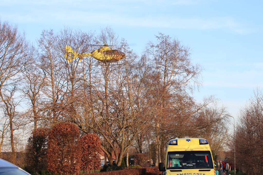 Brommerrijder zwaargewond na aanrijding met trekker