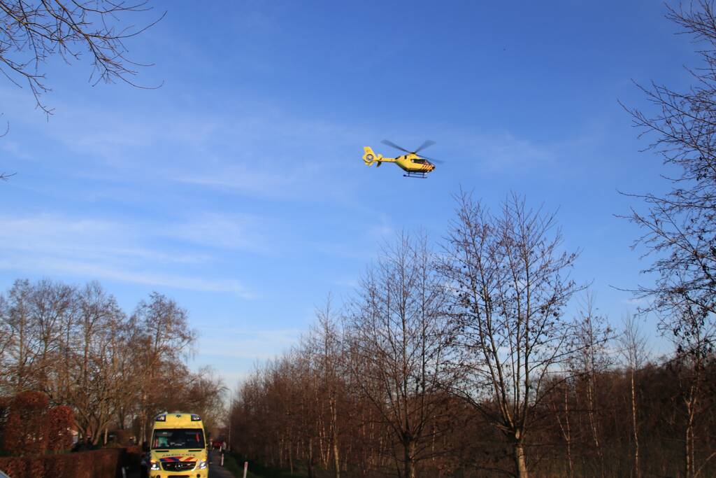 Brommerrijder zwaargewond na aanrijding met trekker