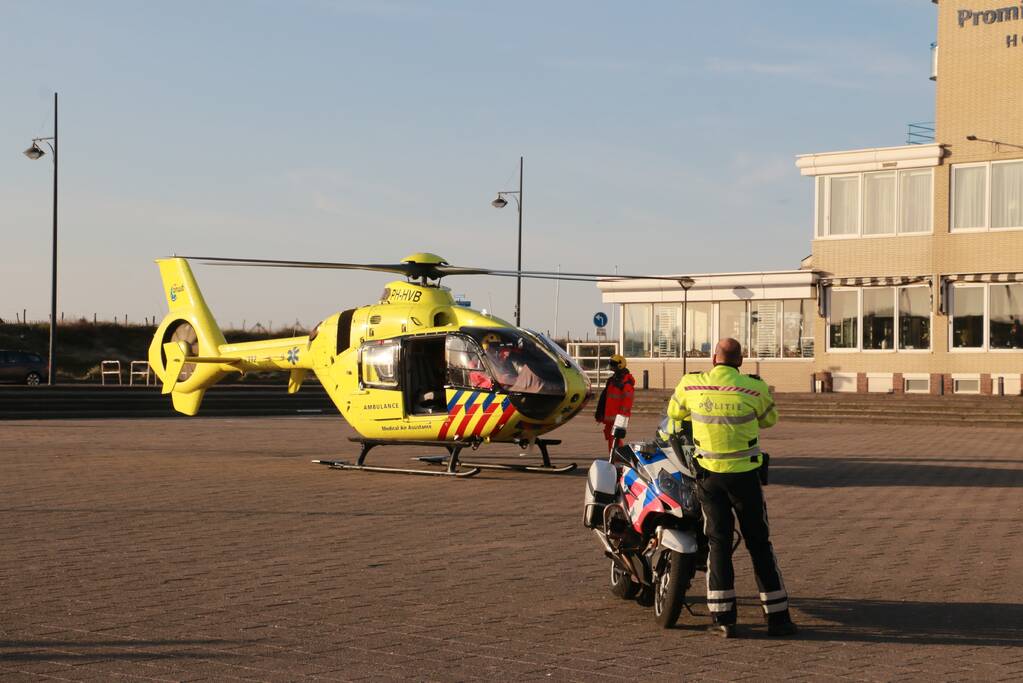 Landing traumahelikopter op boulevard trekt veel bekijks