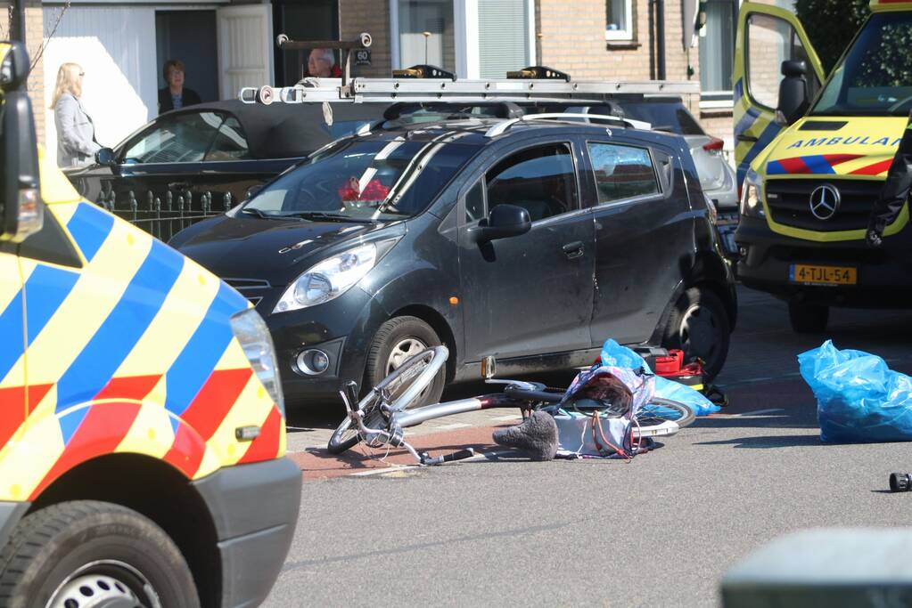 Fietser zwaargewond na aanrijding