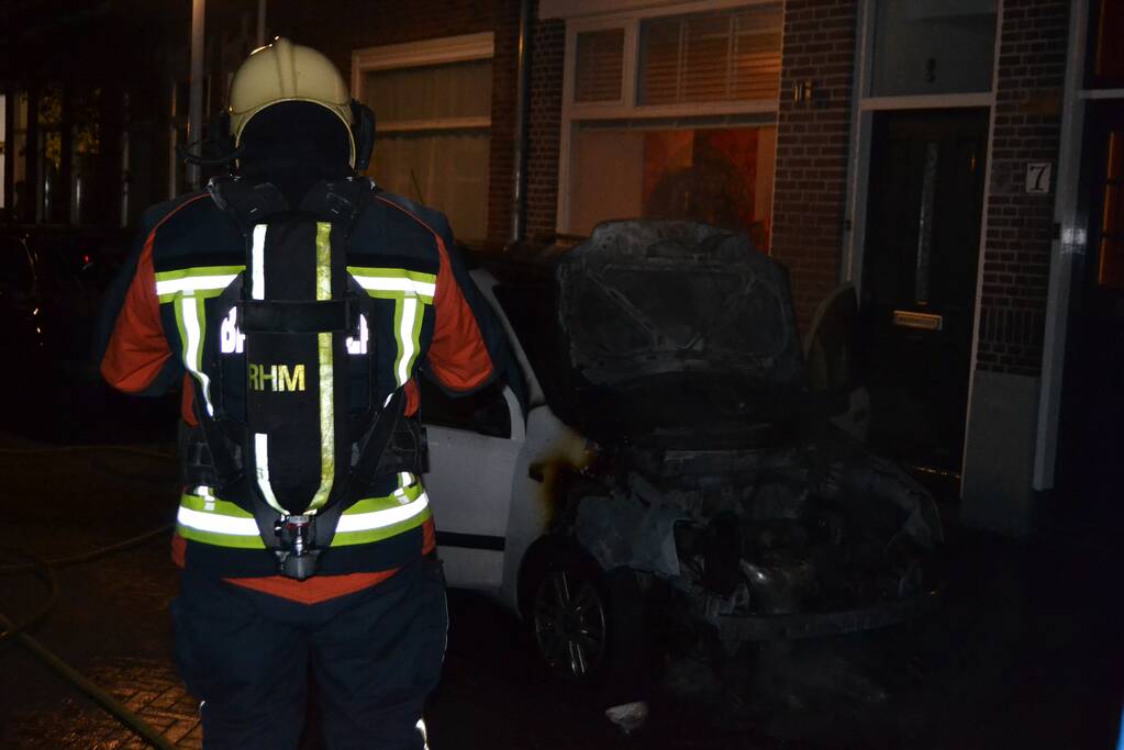 Auto verwoest door brand