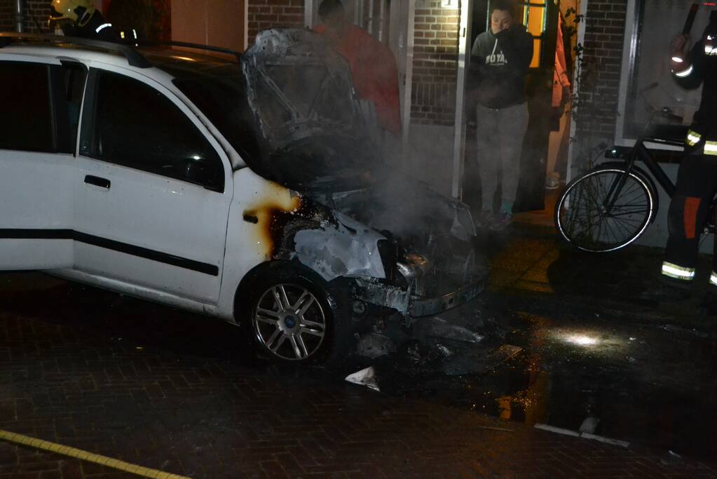 Auto verwoest door brand