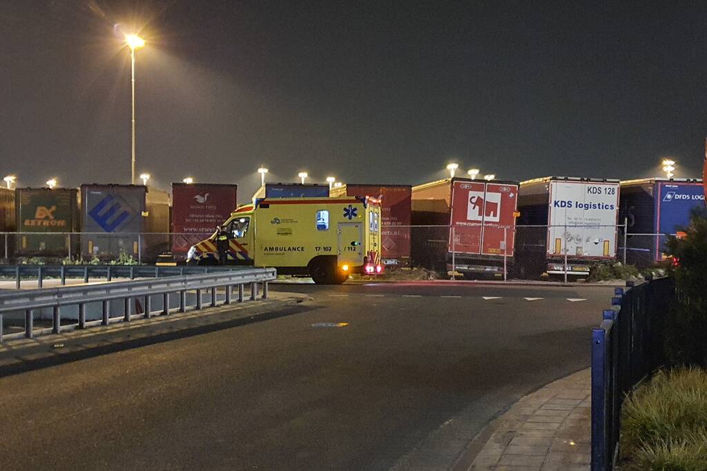 Bak met inhoud vliegt in brand bij KFC