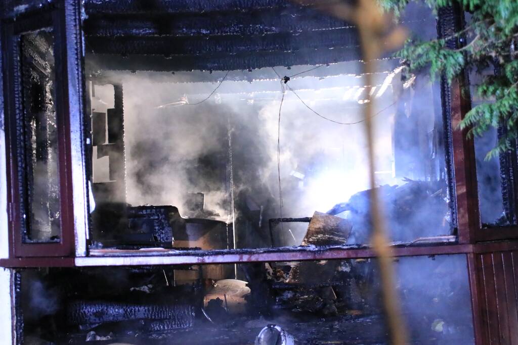 Stacaravan volledig uitgebrand