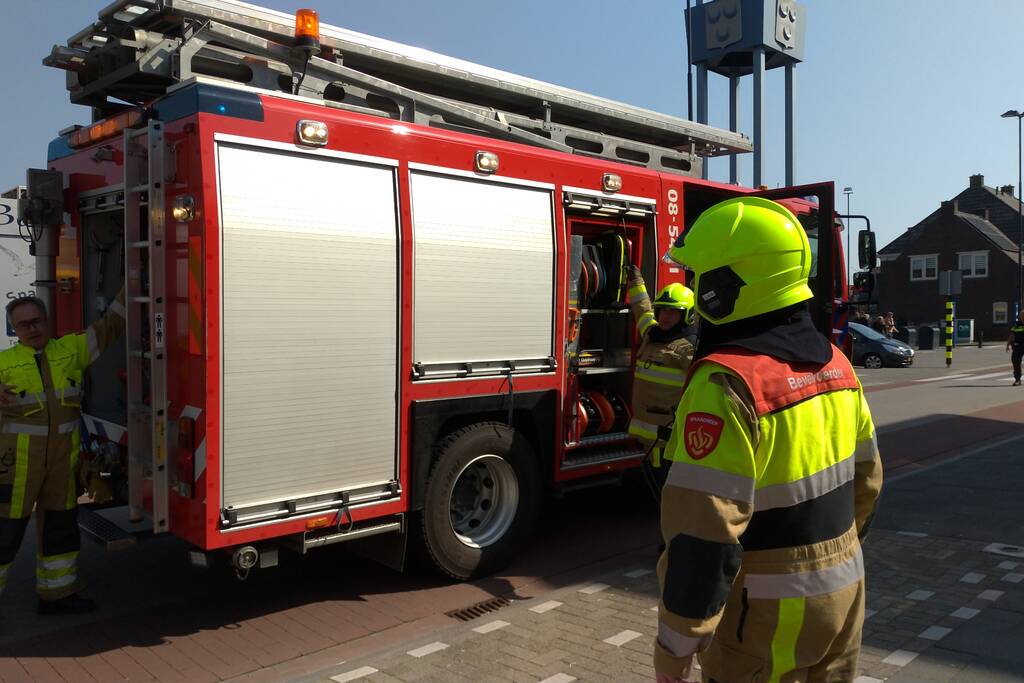 Worstenbroodjes vatten vlam in oven Trekpleister