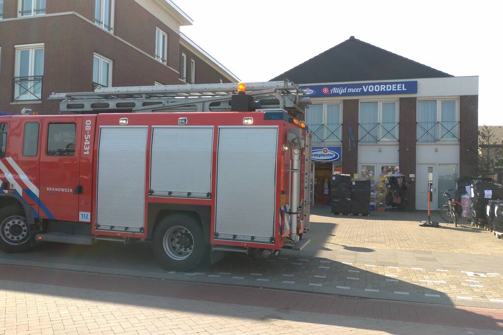 Worstenbroodjes vatten vlam in oven Trekpleister
