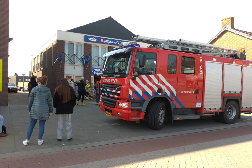 Worstenbroodjes vatten vlam in oven Trekpleister
