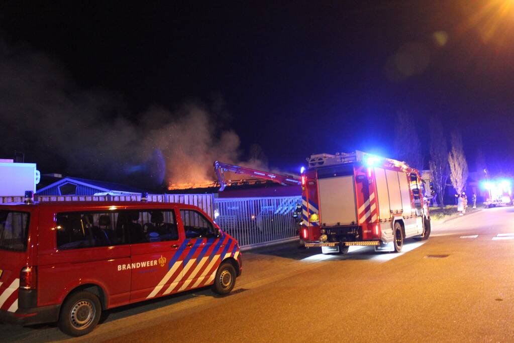 Loods van timmerfabriek Mari Jacobs in vlammen opgegaan