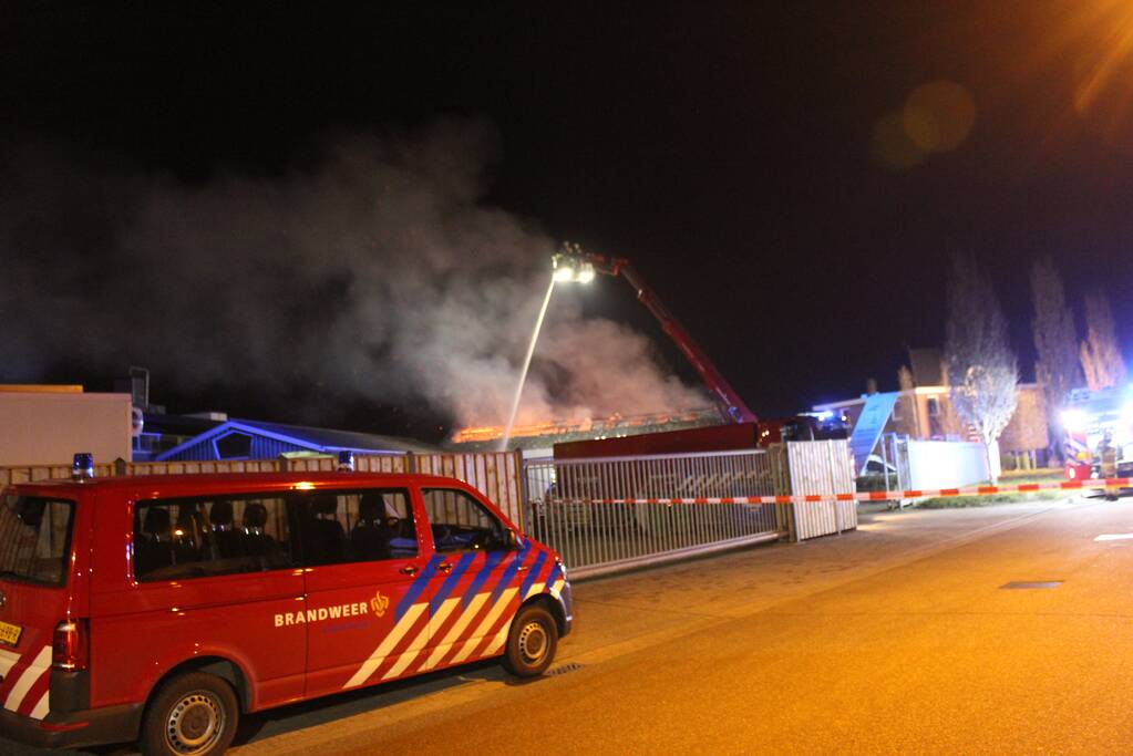 Loods van timmerfabriek Mari Jacobs in vlammen opgegaan